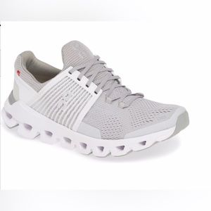 ON CLOUDSWIFT RUNNING SHOE WORN TWICE LIKE NEW SIZE 8